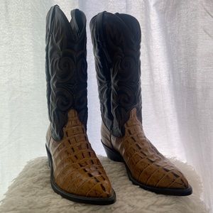 Men’s 7.5 D vegan leather boots. #costalcowgirl #coastalcowboy #festivalfashion